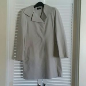 AKRIS light dress coat color is tan size med